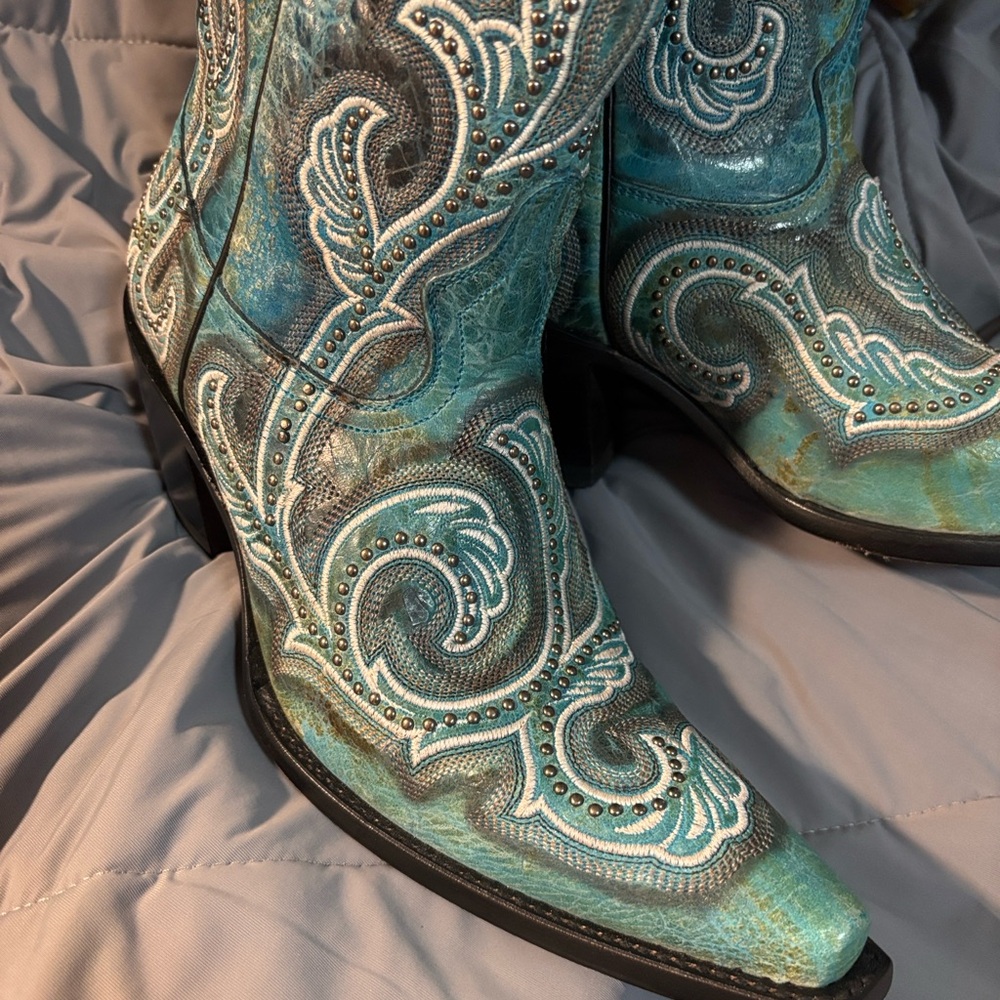 Corral Women's Turquoise Embroidery and Studs Heeled Boots - Picture 7 of 11